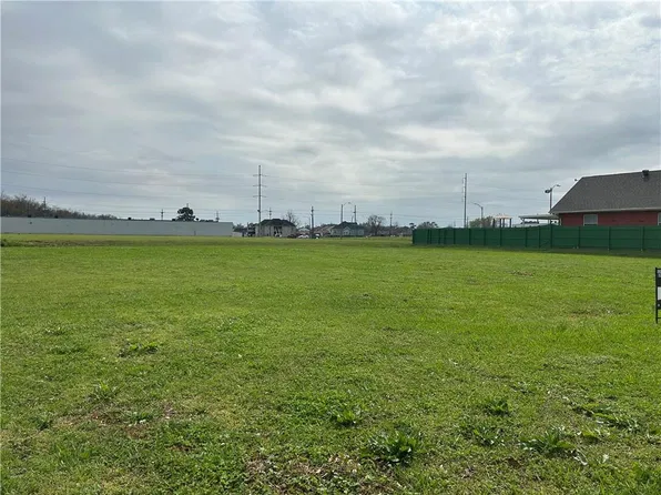 40731-40732 40733 Lake Forest Blvd, New Orleans, LA 70126