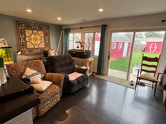 5th image of 18 Jenell Dr