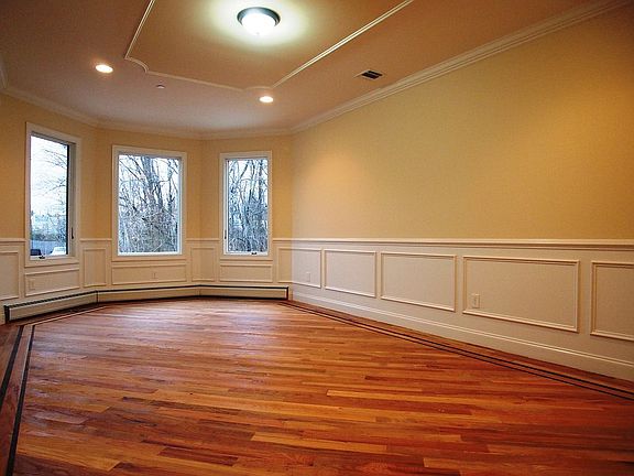3rd image of 32 Herbert St