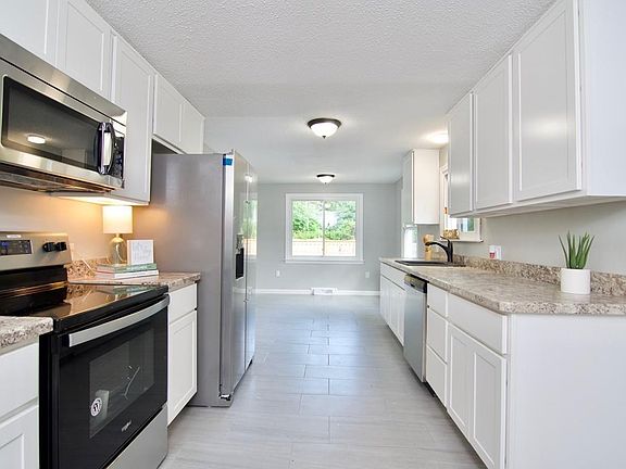 3rd image of 1617 Plumtree Rd