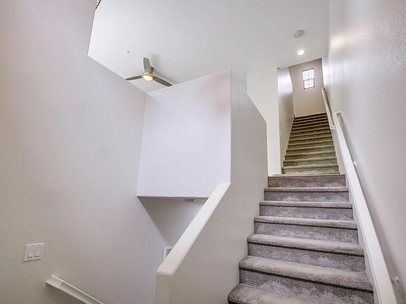 2nd image of 2566 Escala Cir