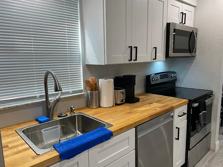 1007 Hawkins St #A — Photo 12