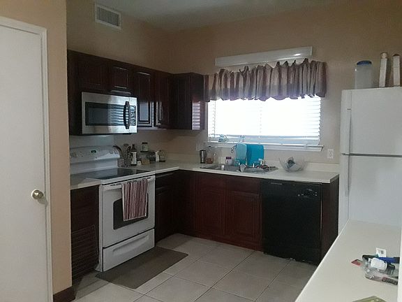 5th image of 829 Brian Dr