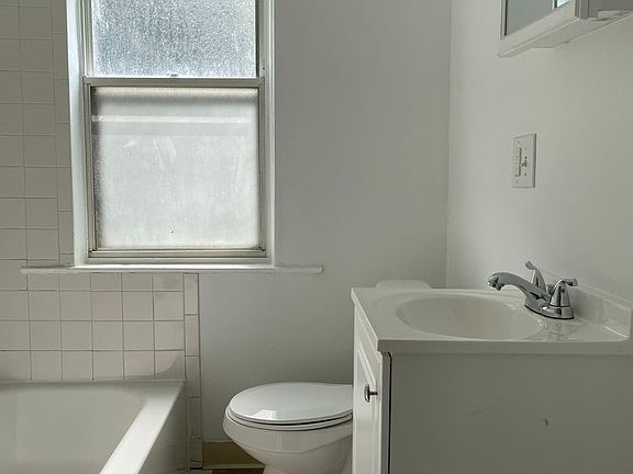 5th image of 4328 34th Ave #01
