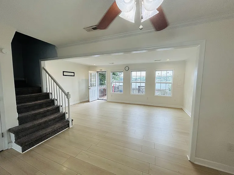 1823 Volvo Pkwy — Photo 8
