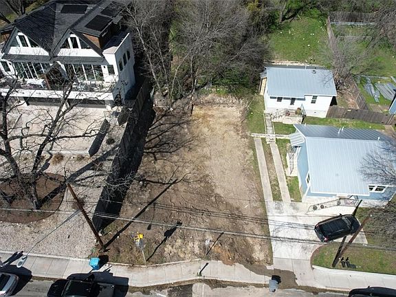 2nd image of 2716 Oak Springs Dr