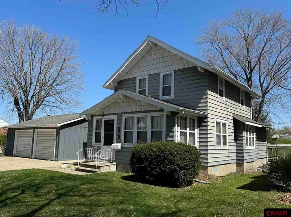 916 Lyndale St, North Mankato, MN 56003