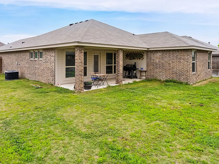 907 McLaury Cv — Photo 17