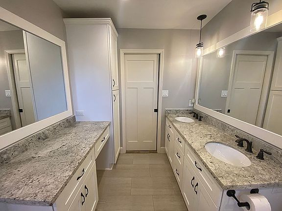 Double vanity & pocket door