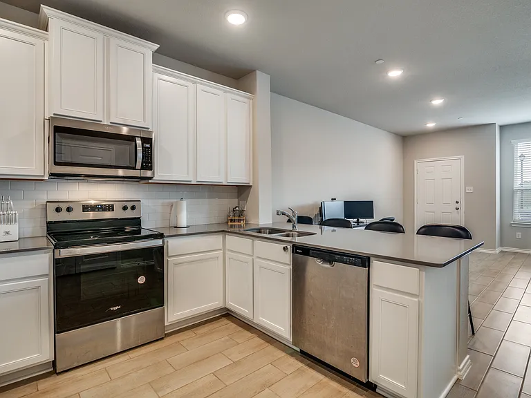 3032 Shire Dr — Photo 5