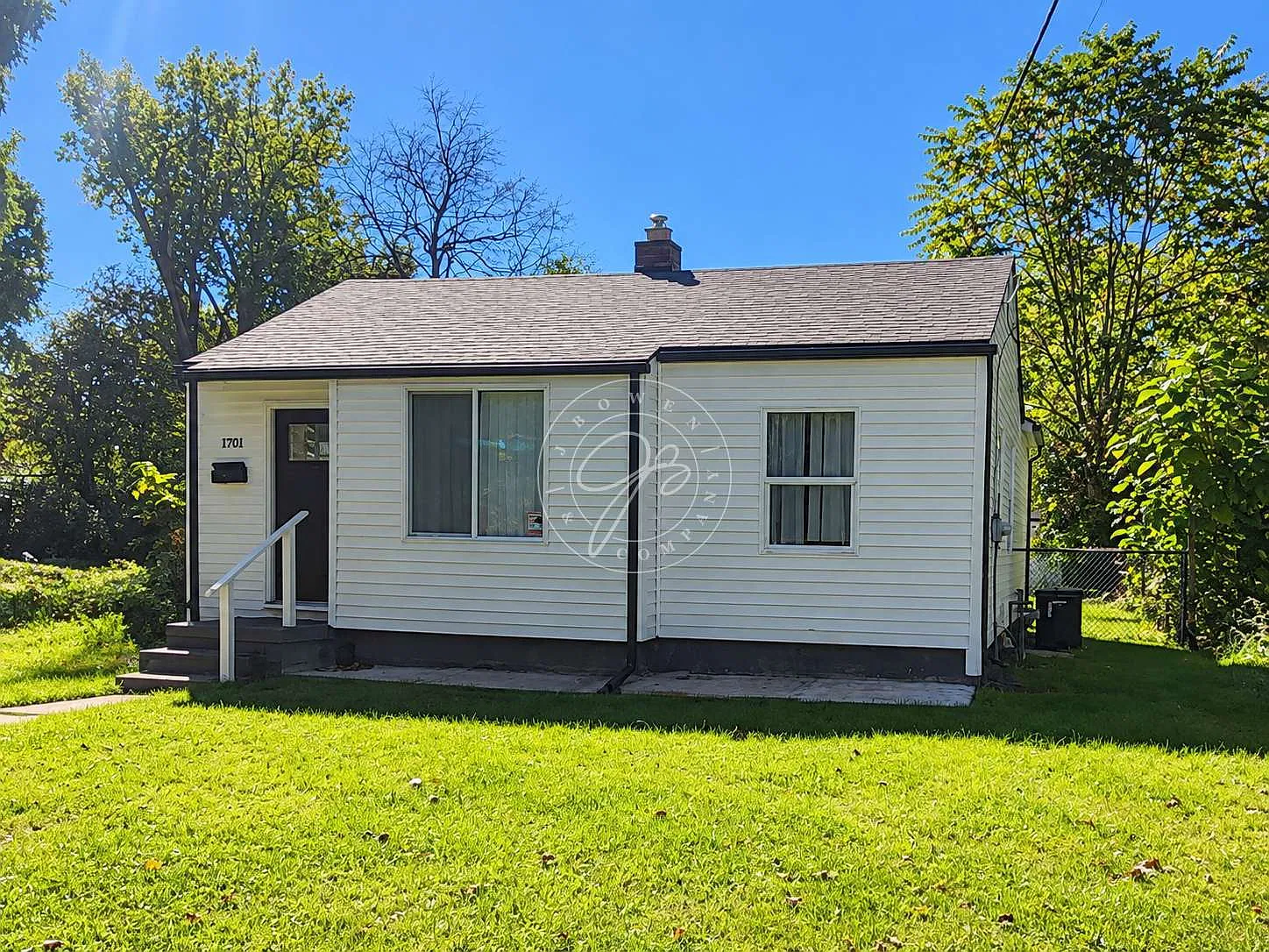 3 bed, 1.0 bath, 1030 sqft, $1,250 — Photo 1