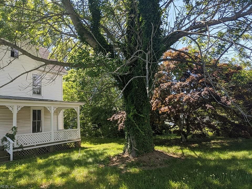 c. 1900 ReadyToRenovate House For Sale in Onancock, VA. 89K Sold