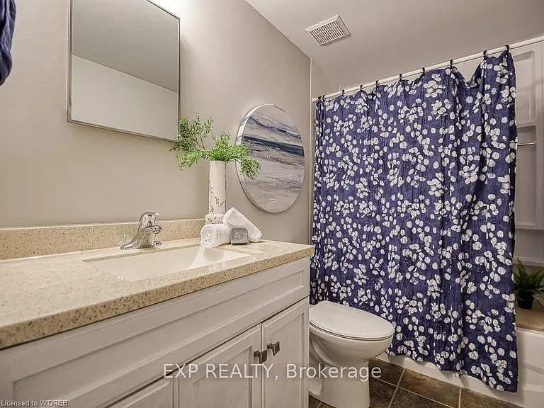 1060 Canfield Cres #5 — Photo 16