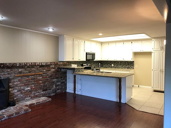 5th image of 982 King George Way