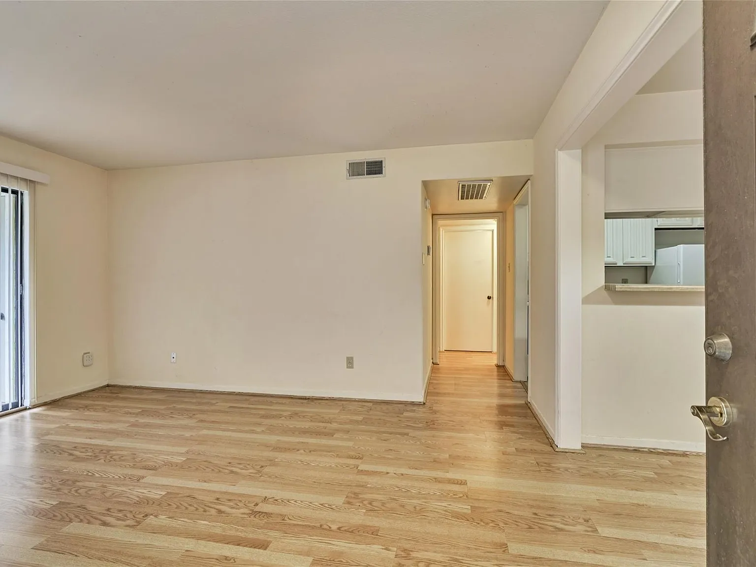 1 bed, 1.0 bath, 650 sqft, $1,100 — Photo 3