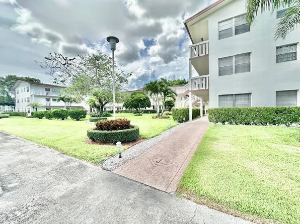 390 Fanshaw J, Boca Raton, FL 33434