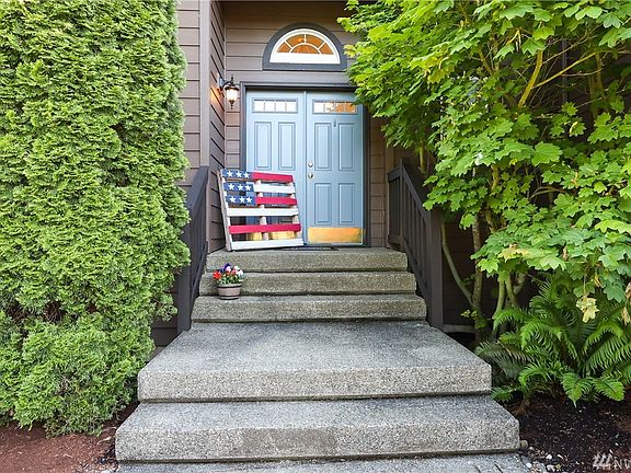 Inviting entry leads to front door