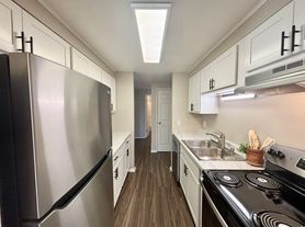 1120 Ann St