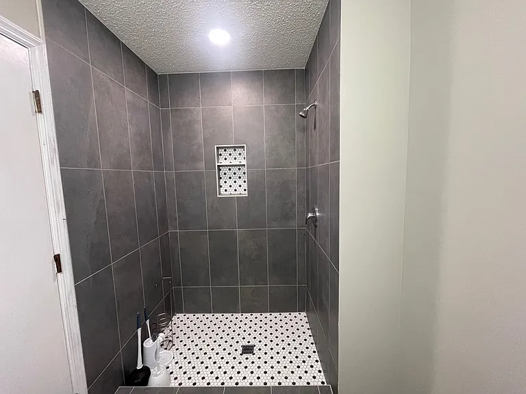 813 Robin Hood Trl — Photo 23