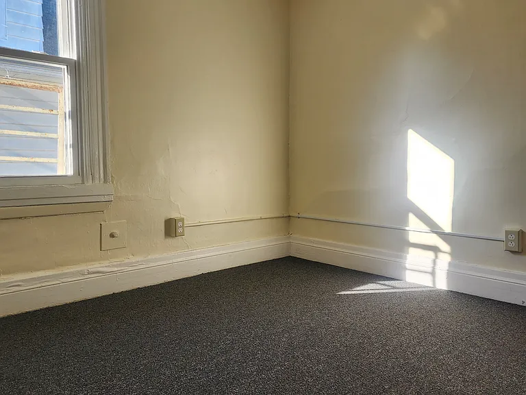 113 Sterling St — Photo 8