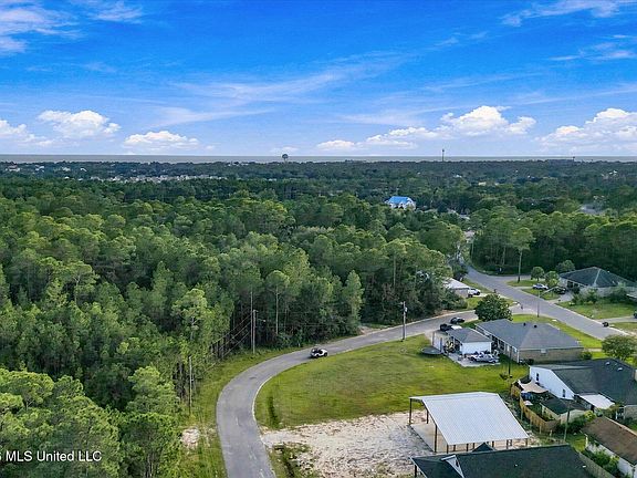 4th image of Greenwood Dr