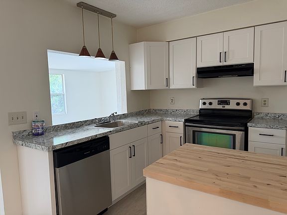 3rd image of 300 94th Ave N