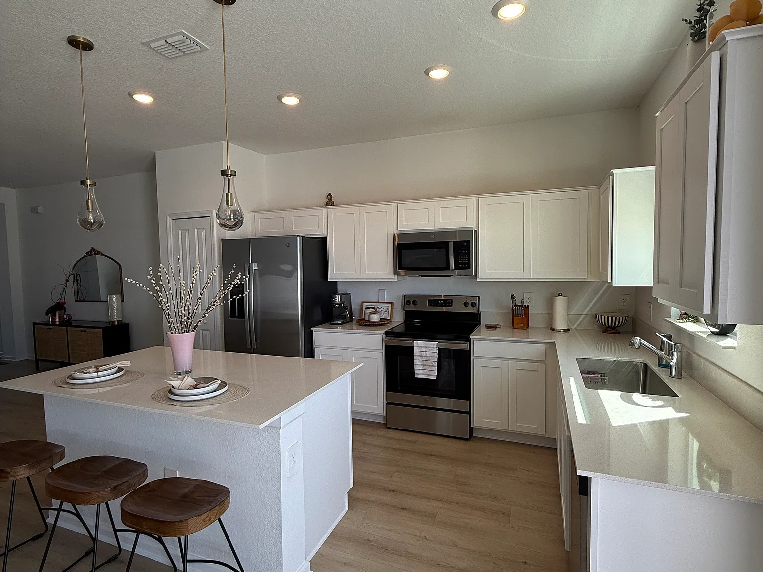 3 bed, 2.5 bath, 1864 sqft, $2,600 — Photo 3