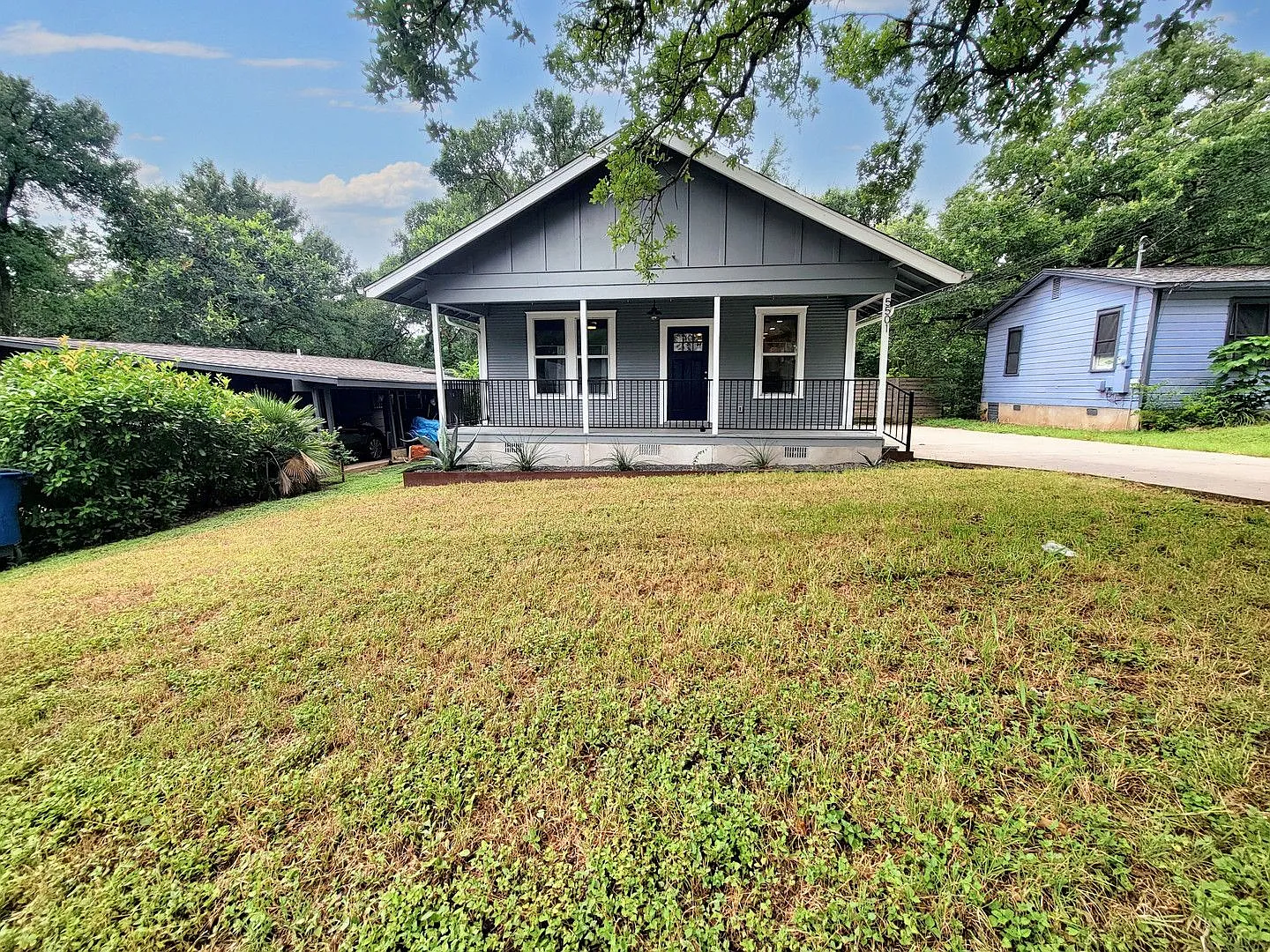 Beautiful 4BR/2BA Austin Home with Gourmet Kitchen & Expansive Outdoor Living — Photo 2
