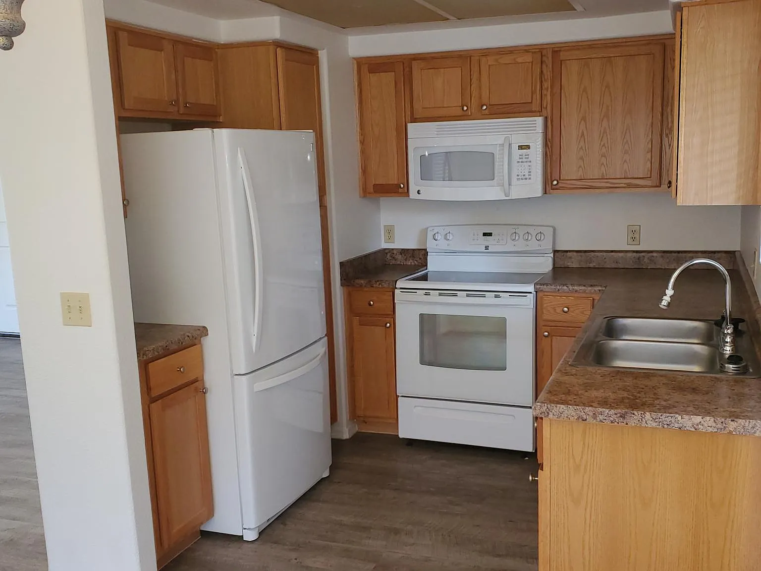 2 bed, 860 sqft, $1,695 — Photo 3