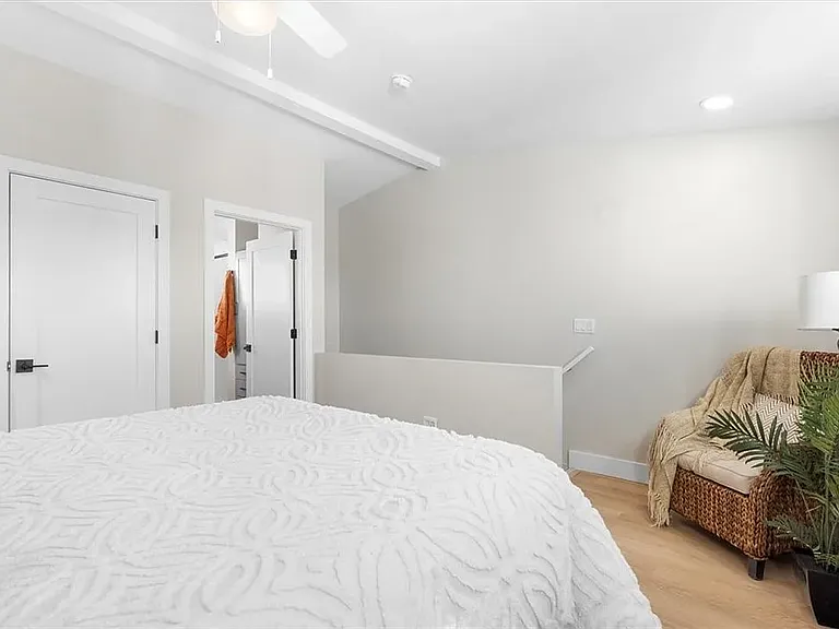 1213 Boyle St — Photo 18