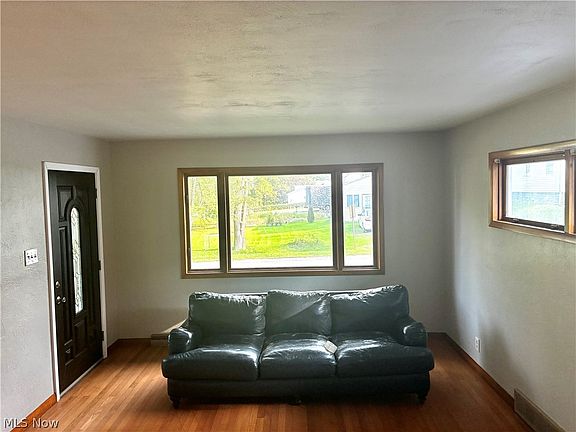 3rd image of 650 Inez Ave