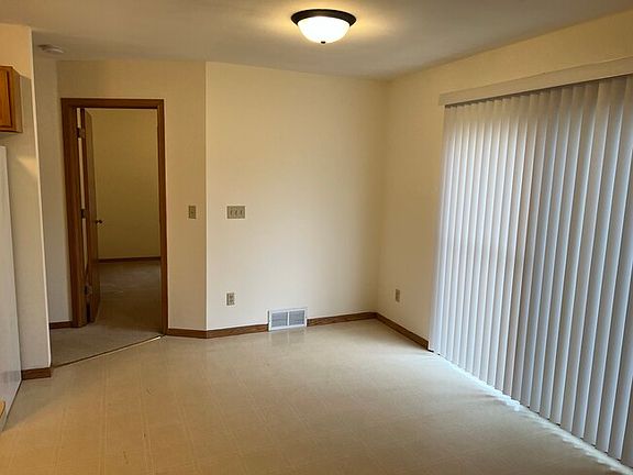 3rd image of 1095 Heritage Ct