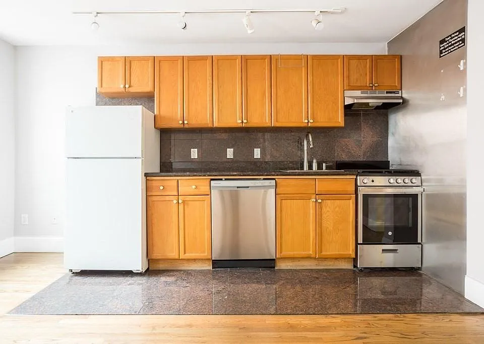 90 Warrenton St #8