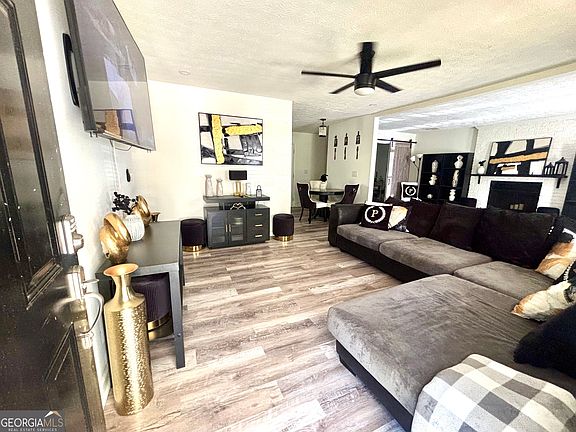 4th image of 4621 Pinedale Dr