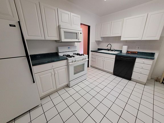 3rd image of 1732 W Ainslie St