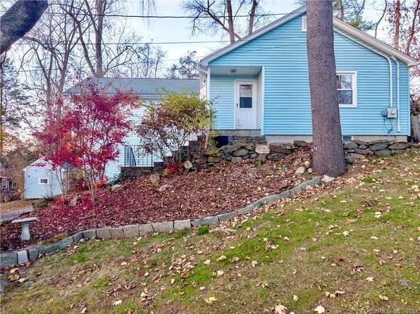 32 Lloyd Avenue, New Fairfield, CT 06812