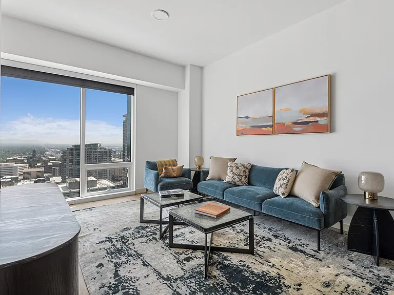 Seraph Luxury Downtown Apartments — Photo 7