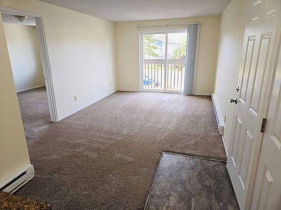 4th image of 318 Stanford Dr #F