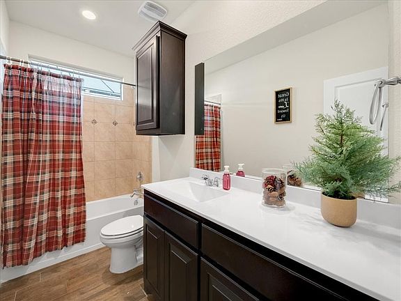 5th image of 1124 Nelson Pl