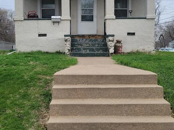 1742 N Howell St, Davenport, IA 52804