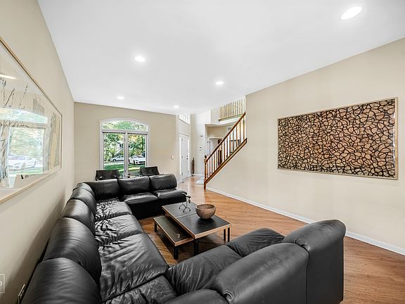 5th image of 982 Judson Ave