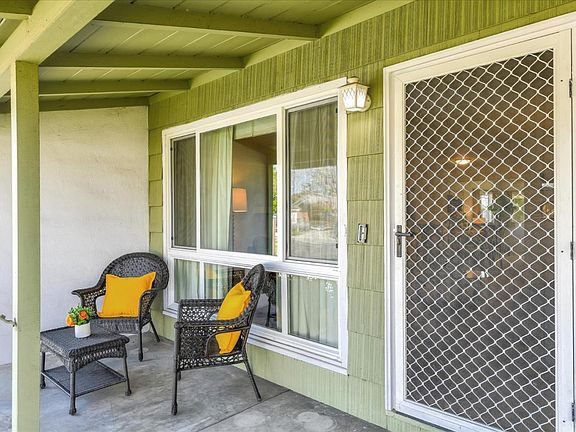 4th image of 2210 Consuelo Ave