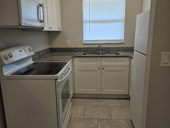 5th image of 1118 Melody Ln #1124