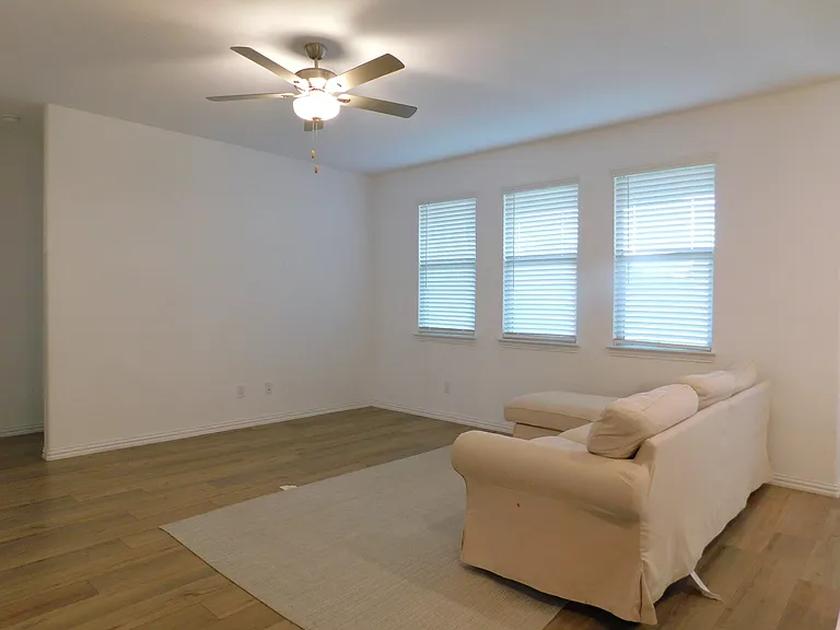 3500 Kingsview Dr — Photo 5