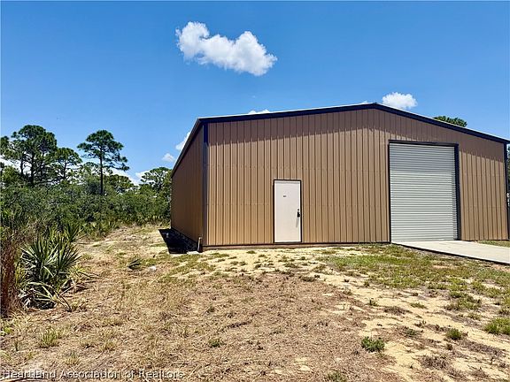 2nd image of 601 Buckley Rd
