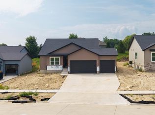 213 Riverbend Rd, Waverly, IA 50677