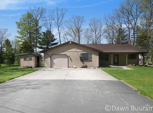 6474 E Carrigan Dr, Newaygo, MI 49337