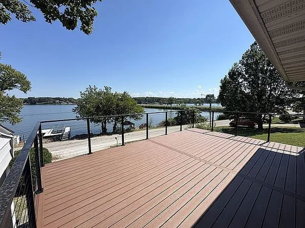 1061 N Lake Shore Dr, Decatur, IL 62526