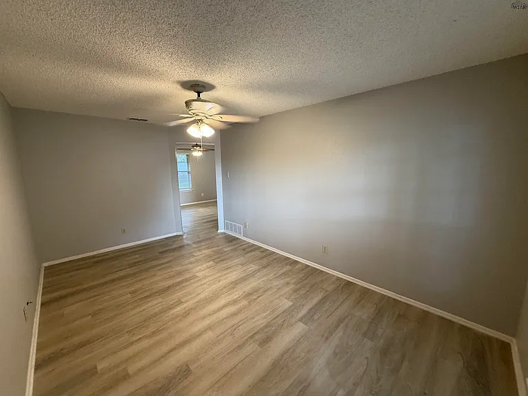 4836 Lovers Ln — Photo 2