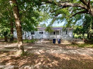 105 E Oakside Dr, Interlachen, FL 32148